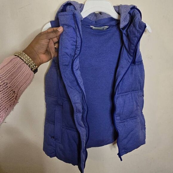 Athleta Hooded Puffer Vest Women’s Size Small Purple Lightweight Warm Zip Jacket - Picture 11 of 16